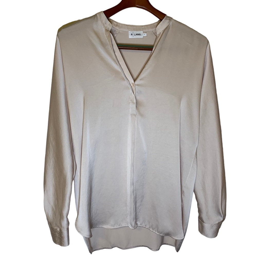 The Reset Size small silky long sleeve